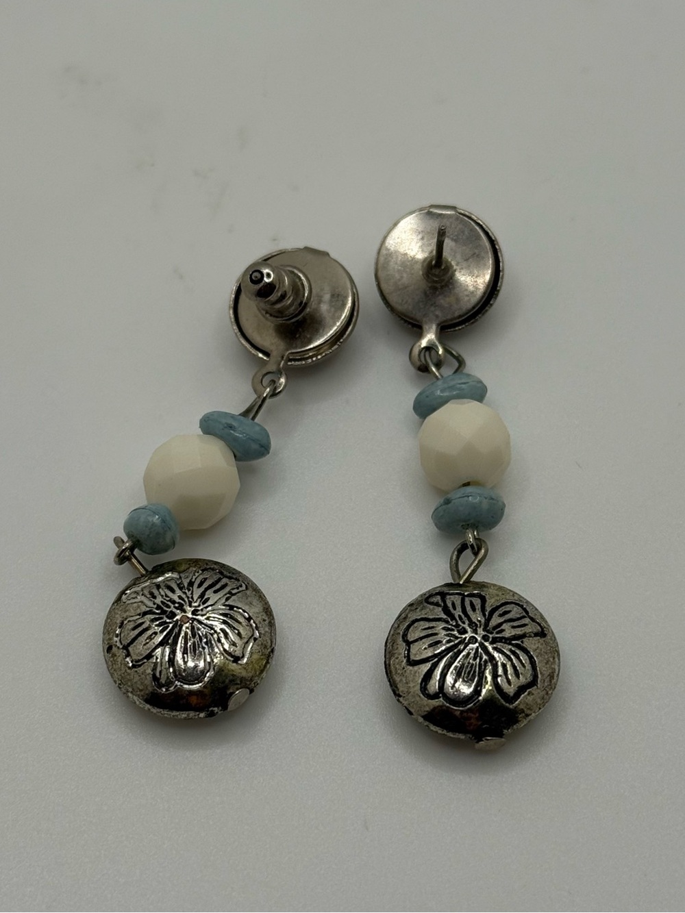 Vintage Silver Tone Floral Bead Dangle Earrings White Blue Boho Cottagecore